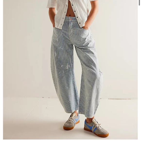 Free People Denim - NWT Free People We The Free Lucky You Mid-Rise Stripe Barrel Jeans. Size 31